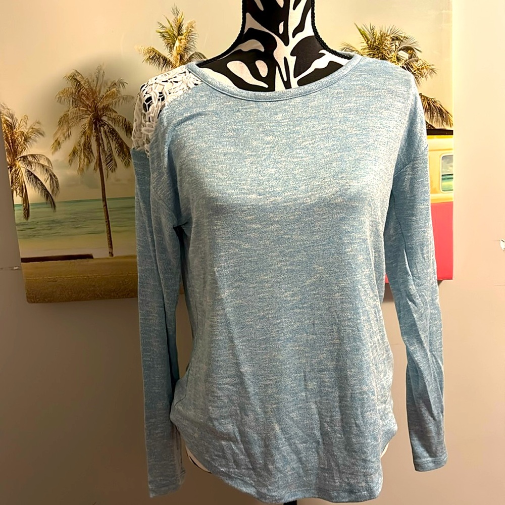 Ricki’s long sleeve top size small